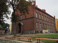Budynek nr 2, źródło: Szkoła Podstawowa im. gen. Józefa Bema w Suszu, 7.12.2013.