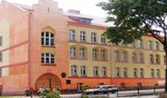 budynek szkoły, źródło: http://www.szkolnictwo.pl/index.php?id=M02179, 18.12.2013.