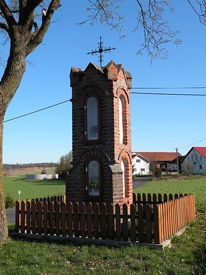 Jonkowo. Kapliczka przed wsią.Fot. S. Czachorowski. Źródło: Commons Wikimedia