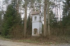 Warmińska zabytkowa kapliczka w Międzylesiu