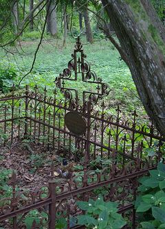 Mogiła na cmentarzu ewangelickim w Stręgielku. Fot. Jan Eric Loebe. Źródło: Commons Wikimedia [29.07.2013]
