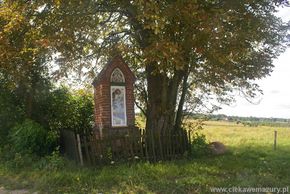 Zabytkowa kapliczka z 1906 roku zlokalizowana przy drodze Jesionowo-Frączki Ciekawe Mazury [21.07.2014]