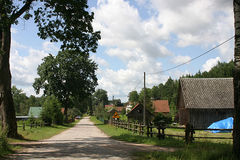 Zabudowania we wsi Kwiedzina.Fot. Ralf Lotys. Źródło: Commons Wikimedia