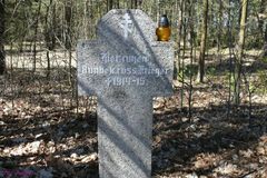 Szczechy Wielkie. Mogiła żołnierzy rosyjskich poległych w 1914-1915 roku. Fot. Remes. Źródło: www.rowery.olsztyn.pl [05.08.2013]