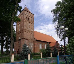 Kościół pw. Świętego Krzyża w Srokowie. Fot. Janericloebe. Źródlo: Commons Wikimedia