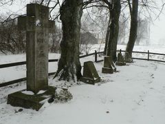 Sulimy. Kwatera wojenna na miejscowym cmentarzu. Fot. Adler7. Źródło: www.rowery.olsztyn.pl