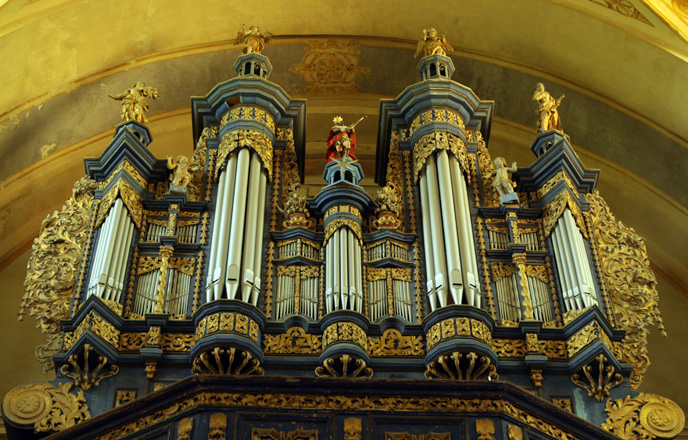 Plik:Parafiakrosno7.jpg