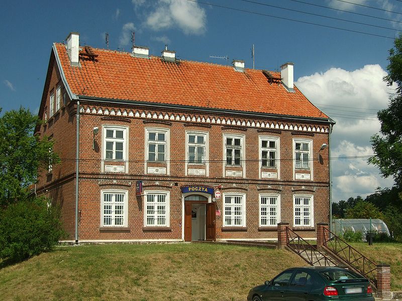 Plik:Zabytkowy budynek poczty w Małdytach.jpg