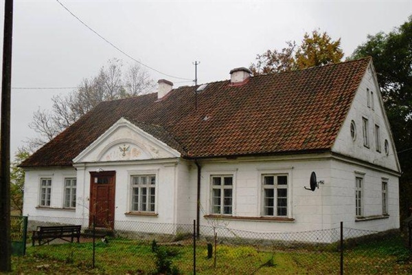 Plik:Plebania w Orzechowie.jpg