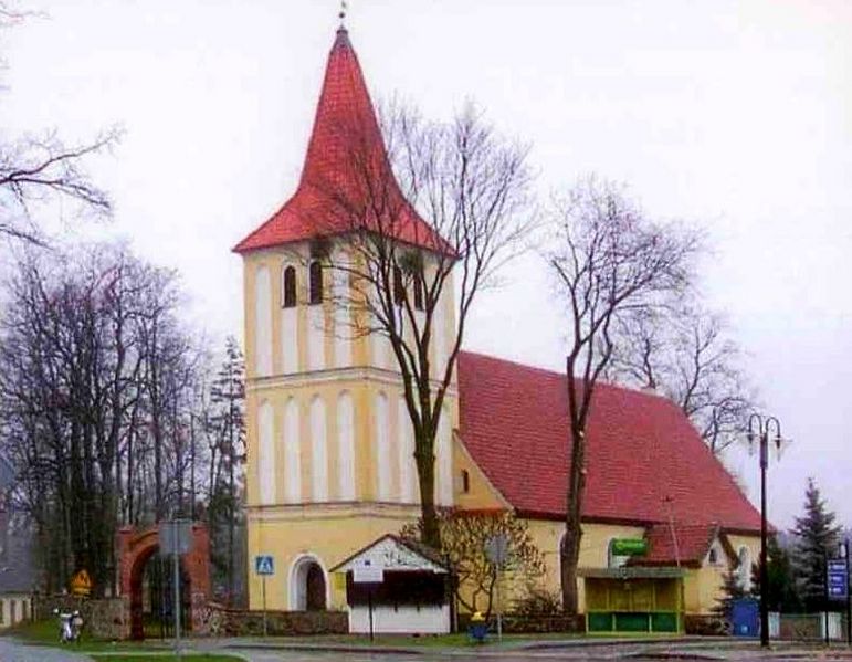 Plik:Kościół pw. Trójcy Przenajświętszej w Starych Juchach.jpg