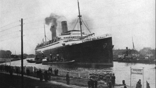 Plik:Parowiec pasażerski ''Columbus'', zwodowany w stoczni Schiachua.jpg