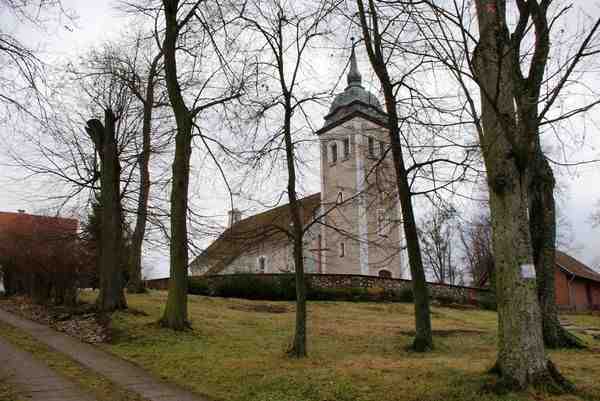 Plik:Kościół Leginy.jpg