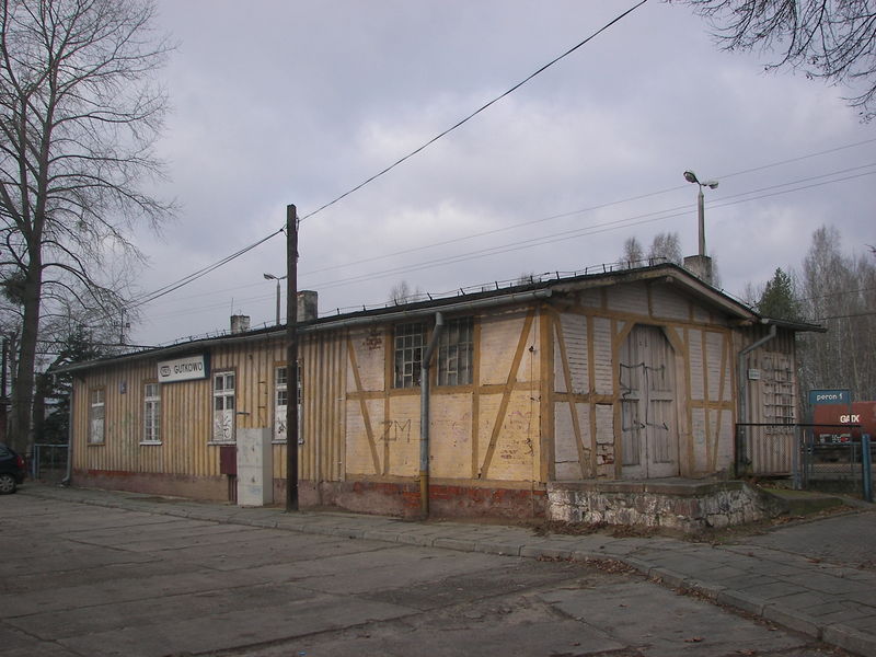 Plik:Gutkowo dworzec.jpg