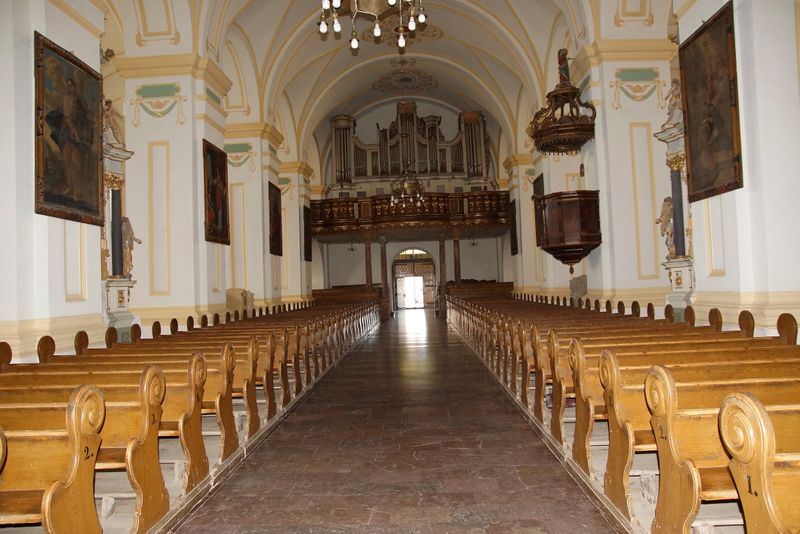 Plik:Parafiabisztynek2.jpg