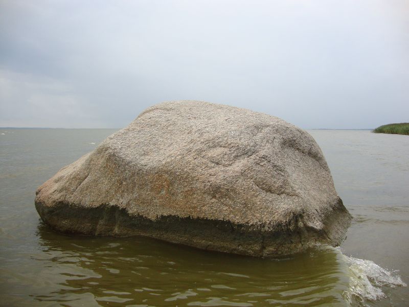 Plik:Święty kamień.jpg
