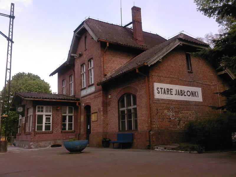 Plik:Stacja kolejowa Stare Jabłonki.jpg