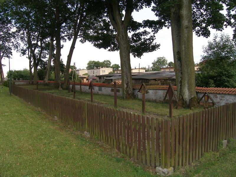 Plik:Pisanica. Cmentarz wojenny.jpg