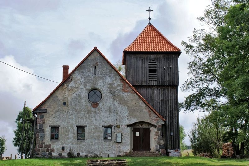 Plik:Dawny kościół ewangelicki w Klonie.jpg