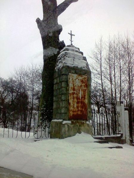 Plik:Szczecinowo. Pomnik poległych.jpg