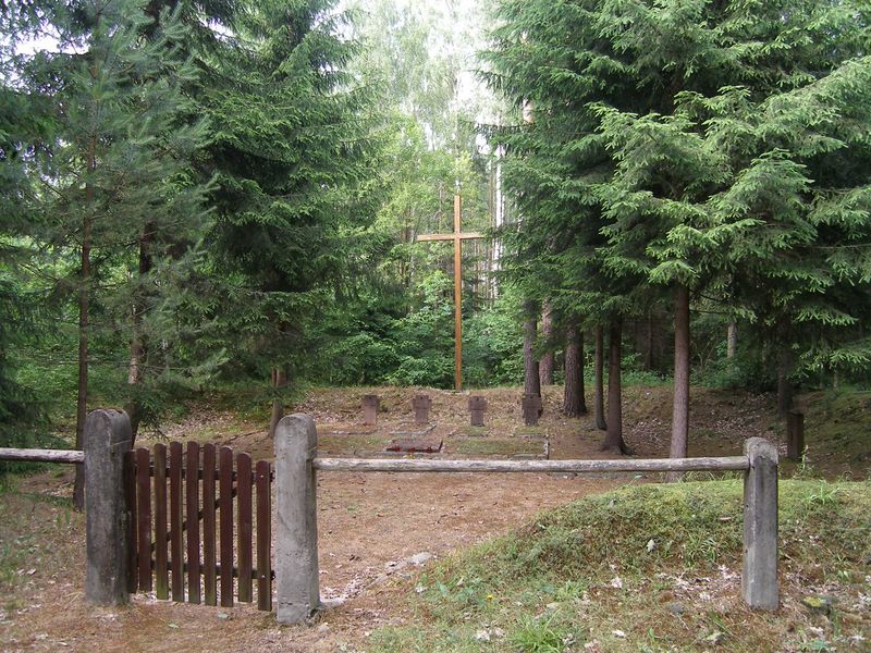 Plik:Makosieje. Cmentarz wojenny.jpg