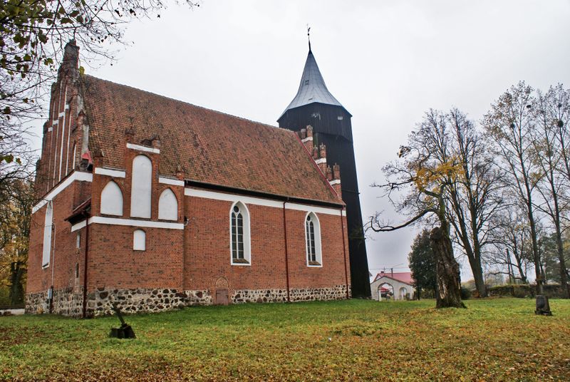 Plik:Parafiaradostowo1.jpg
